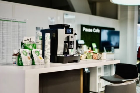 coin café moderne avec machine À expresso