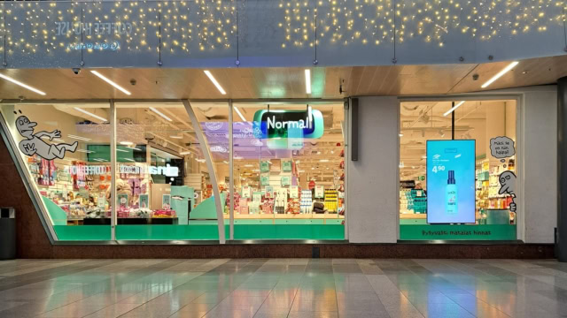 vitrine cosmétique lumineuse avec enseigne normal