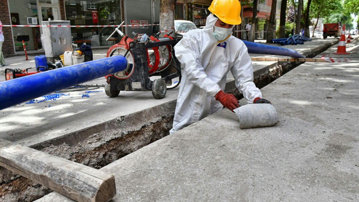 straßenbau mit rohrreparatur und grabenarbeiten