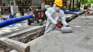 straßenbau mit rohrreparatur und grabenarbeiten
