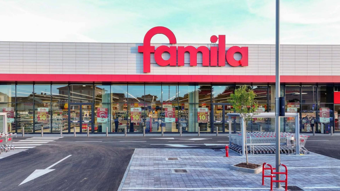 supermercato famila moderno con facciata grigia