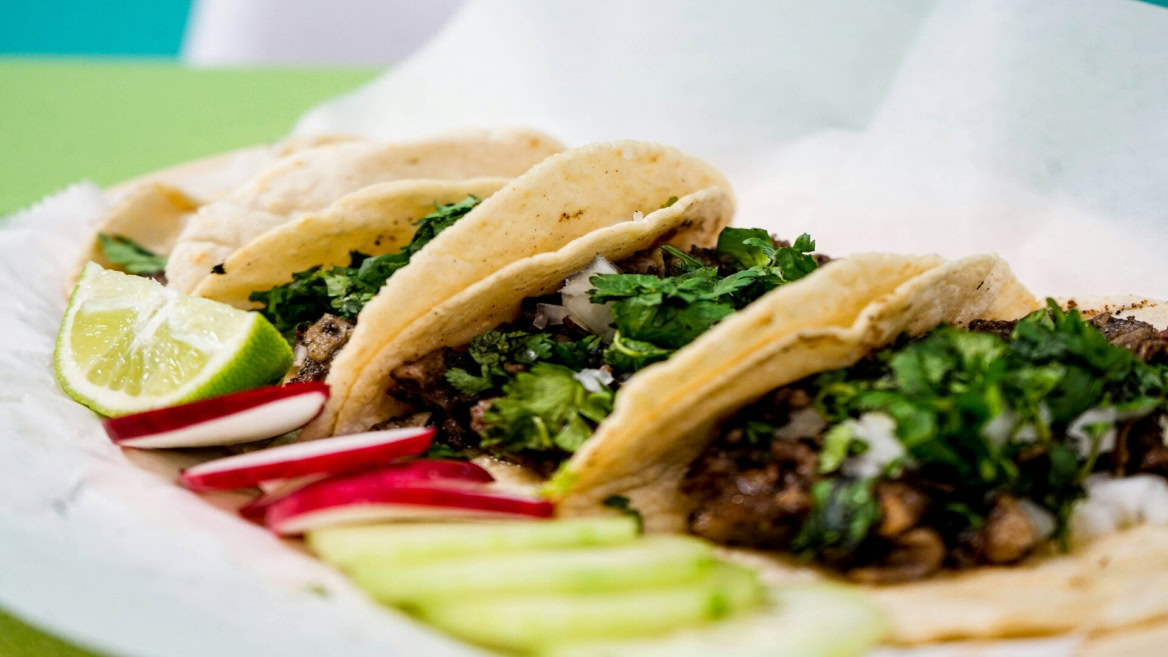 tacos garnis au citron vert et coriandre