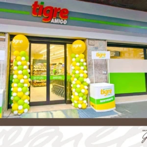 inaugurazione tigre amico con palloncini festivi