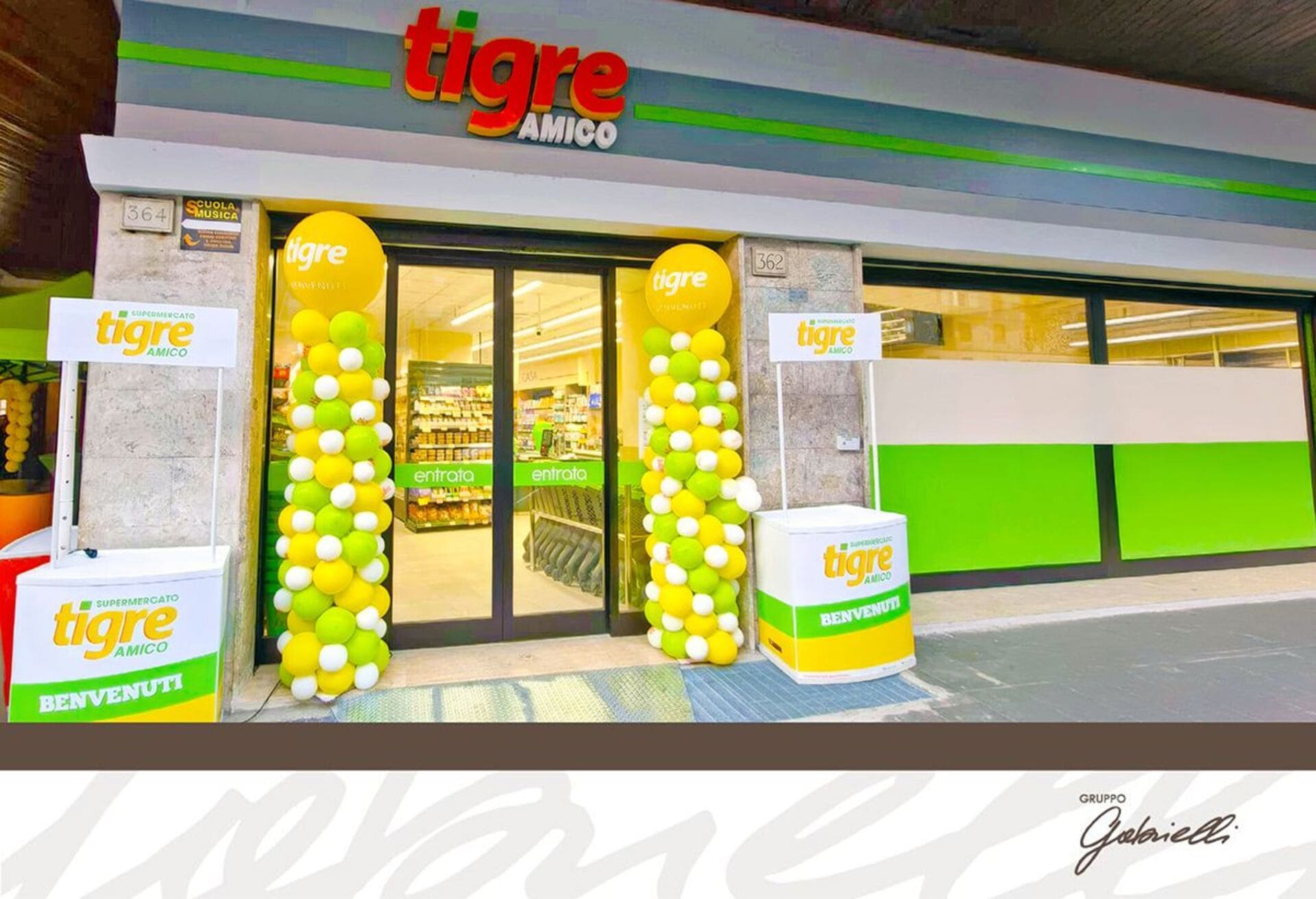 inaugurazione tigre amico con palloncini festivi