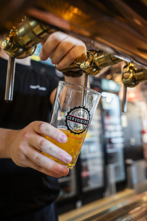 tirage de bière au bar cervoiserie