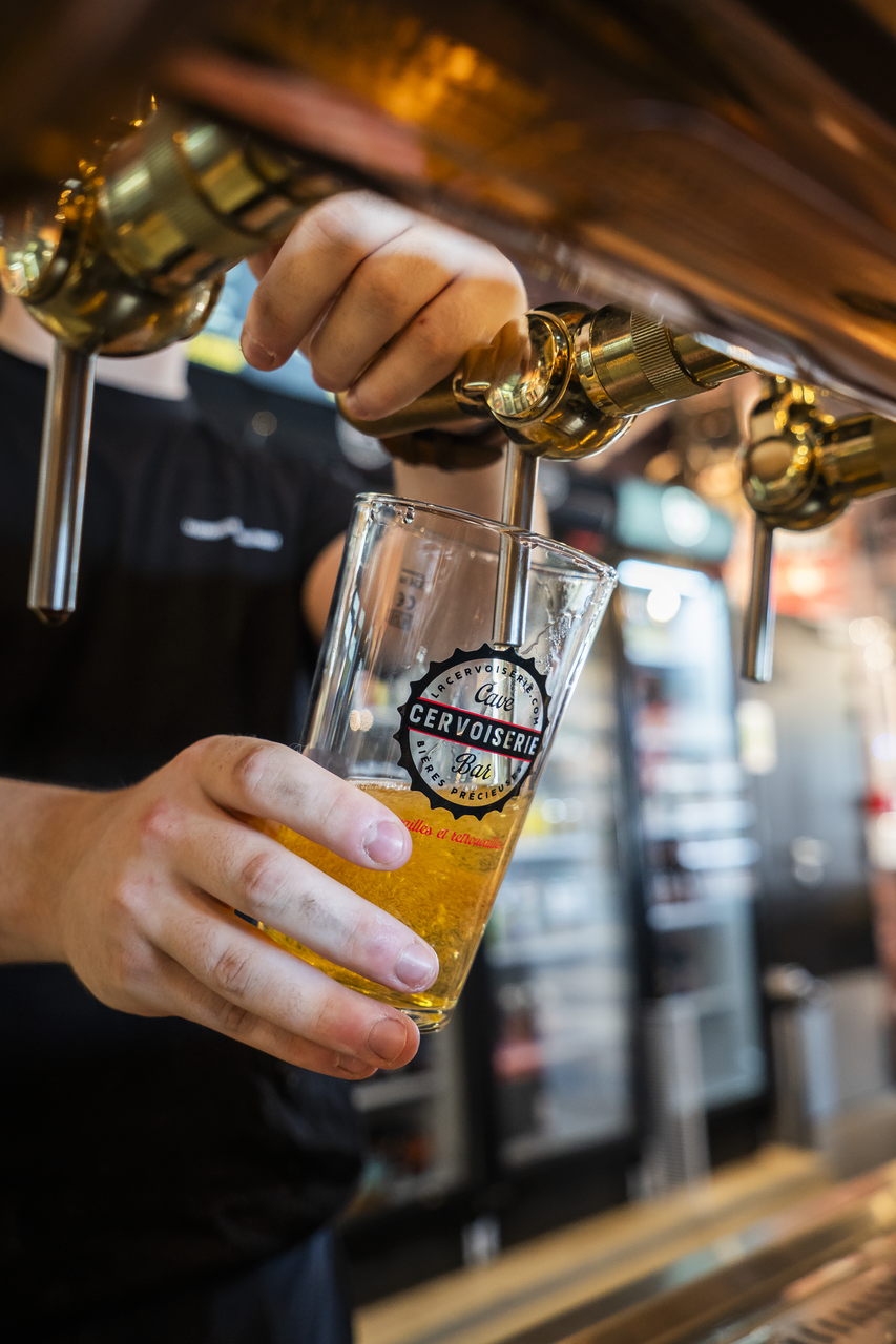 tirage de bière au bar cervoiserie