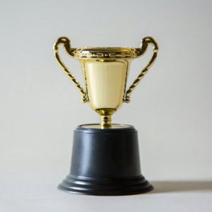 trophée doré sur fond gris Élégant