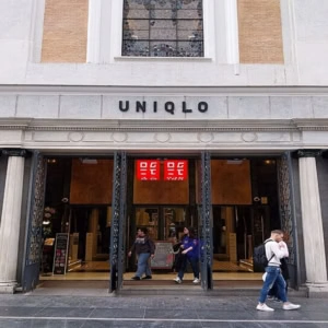 façade uniqlo en centre ville historique