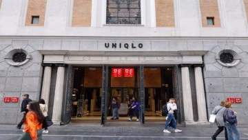 façade uniqlo en centre ville historique