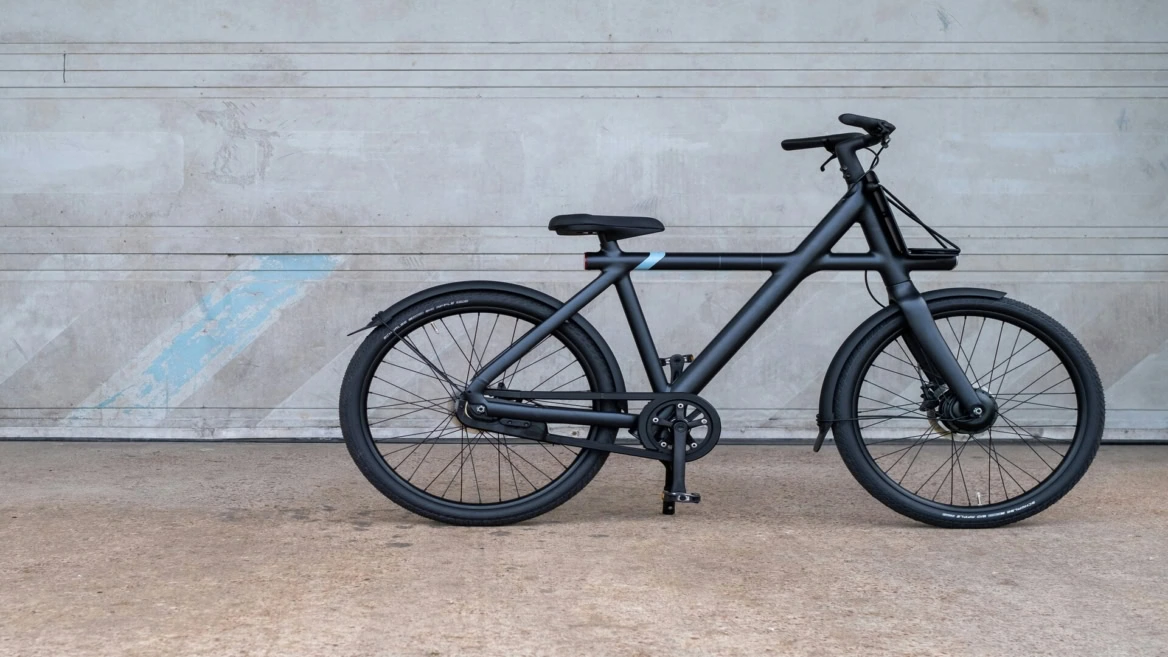 vélo urbain noir au design Épuré