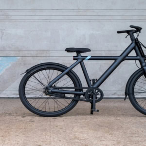 vélo urbain noir au design Épuré