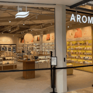 façade lumineuse de la boutique aroma zone