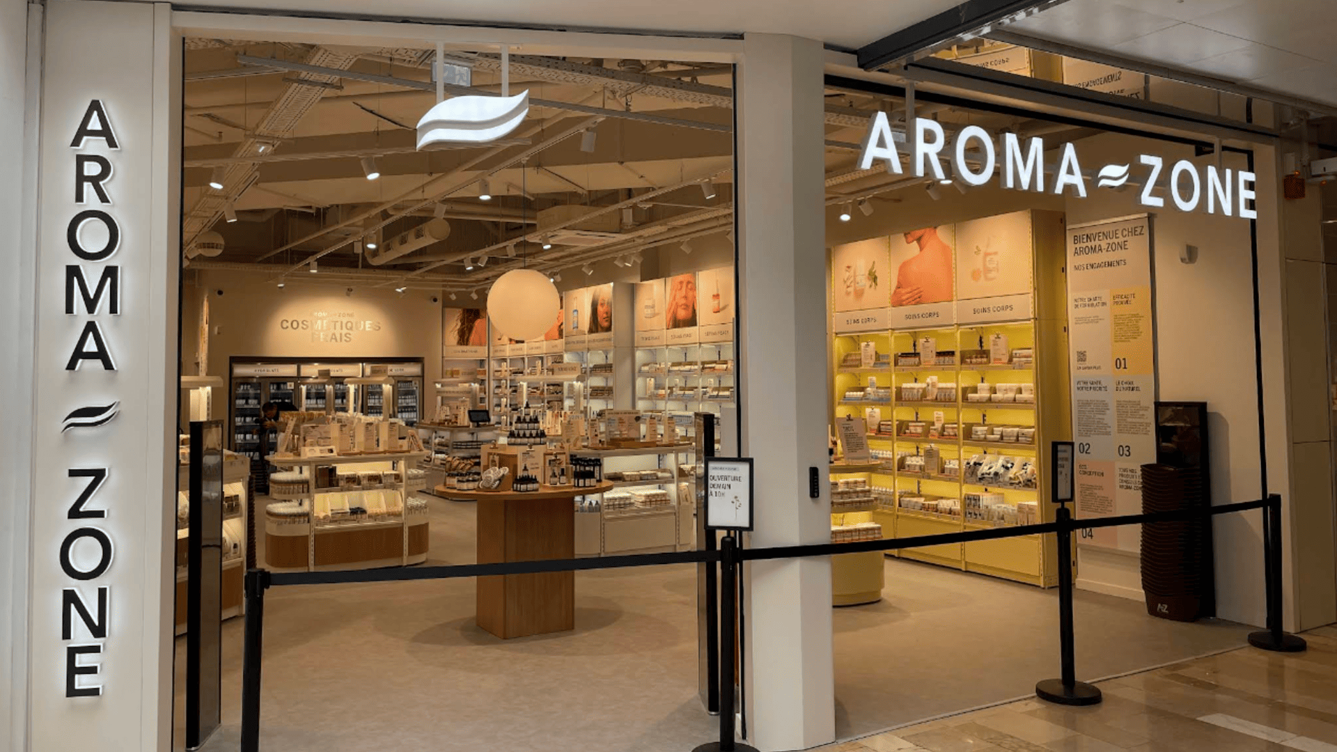 façade lumineuse de la boutique aroma zone