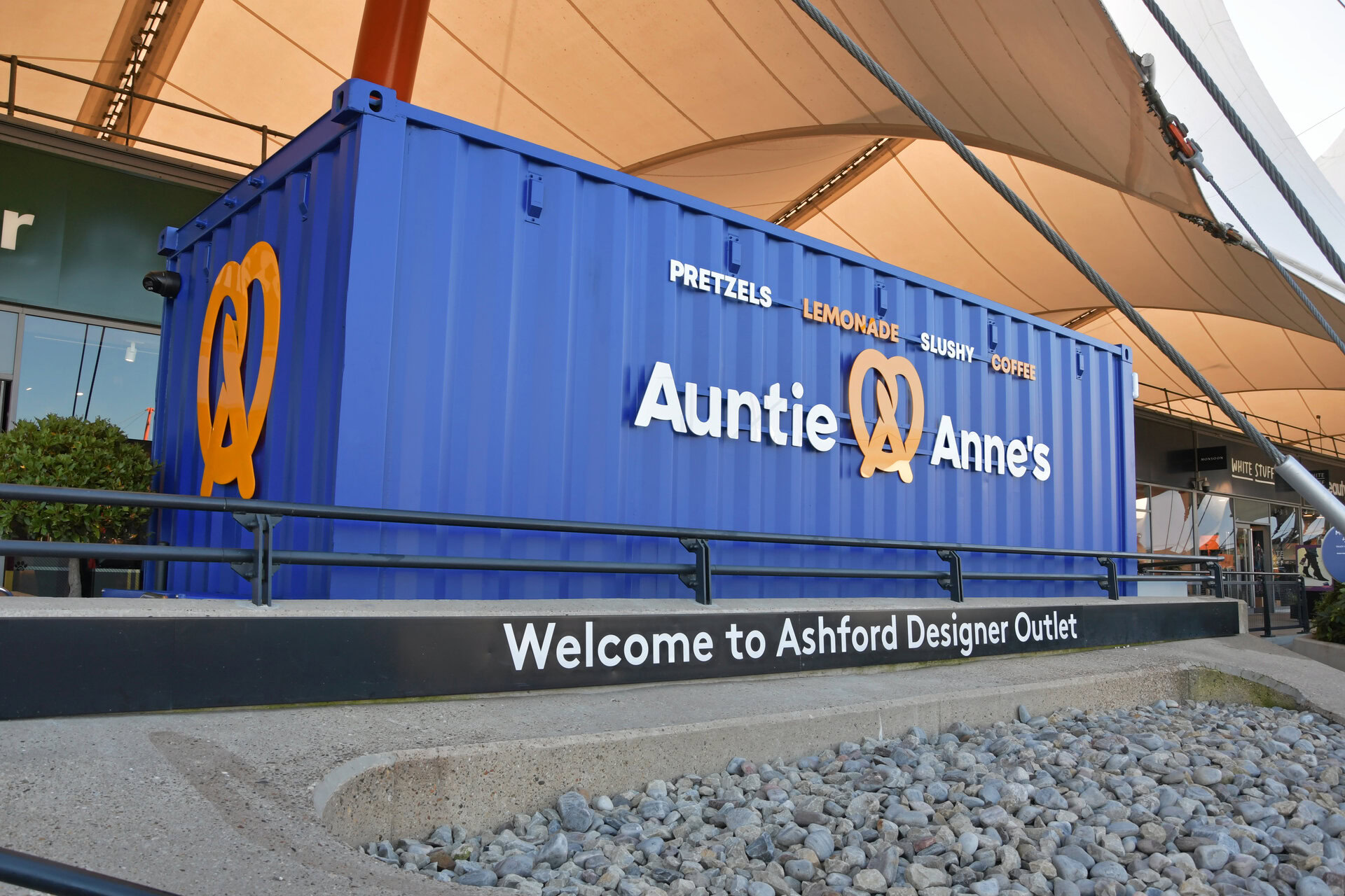 auntie anne’s kiosk at ashford designer outlet