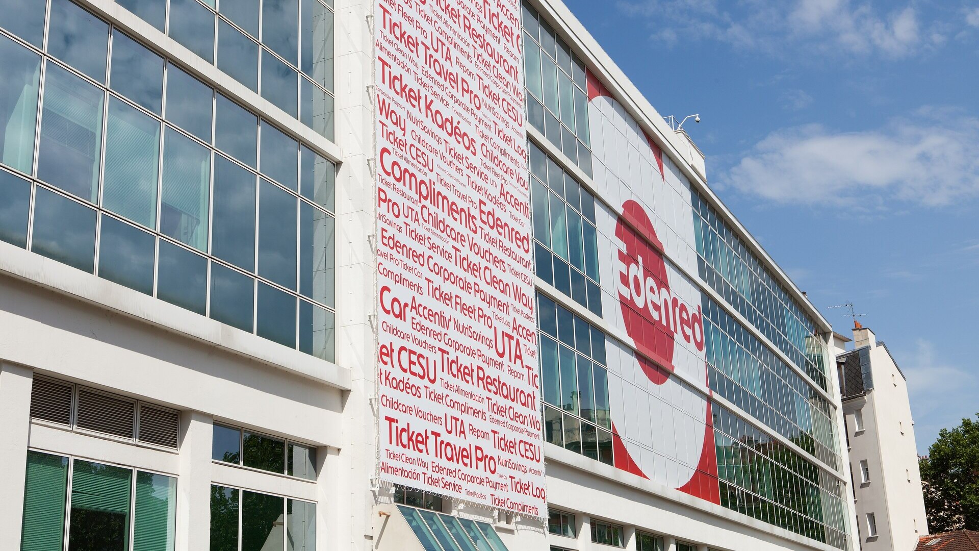 façade moderne du siège edenred