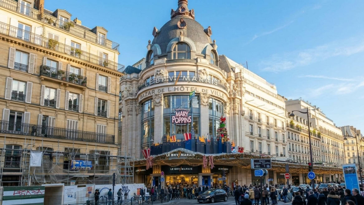 bhv marais à paris, vitrine festive mary poppins