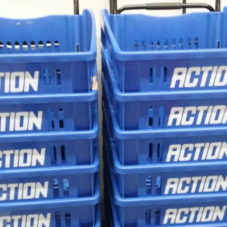 casiers bleus action empilés en stockage