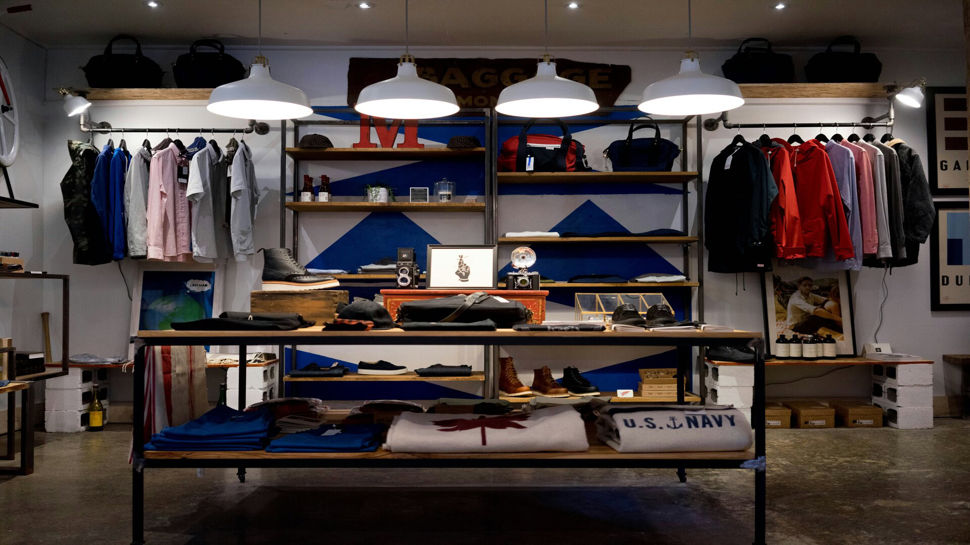 boutique mode industrielle avec accessoires design