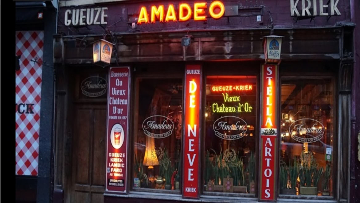 brasserie vintage au néon orange à bruxelles