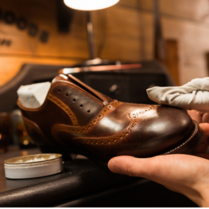 zapato brogue marrón pulido a mano