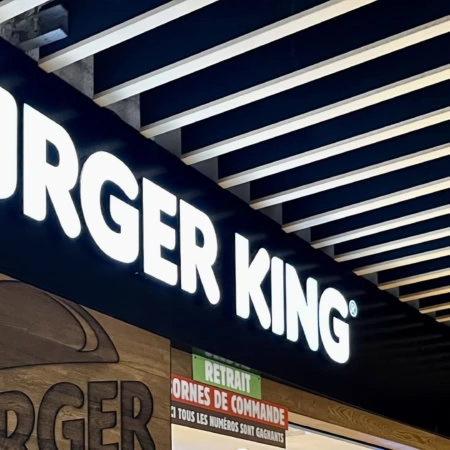enseigne burger king moderne à l’entrée