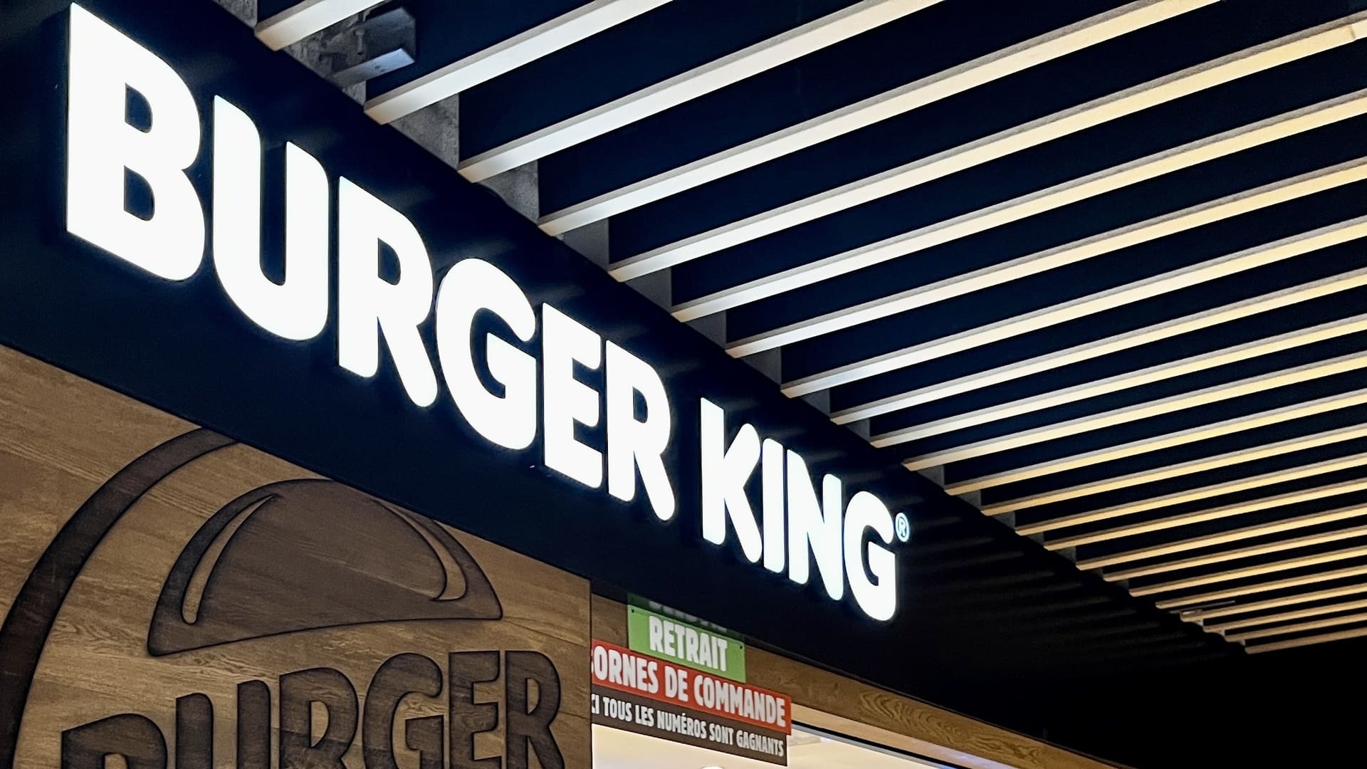 enseigne burger king moderne à l’entrée