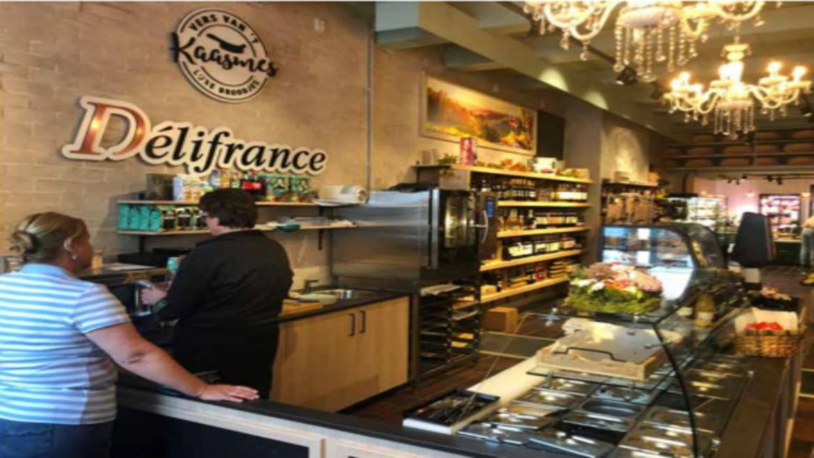 intérieur chic d’un café Épicerie delifrance