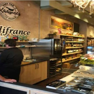 intérieur chic d’un café Épicerie delifrance