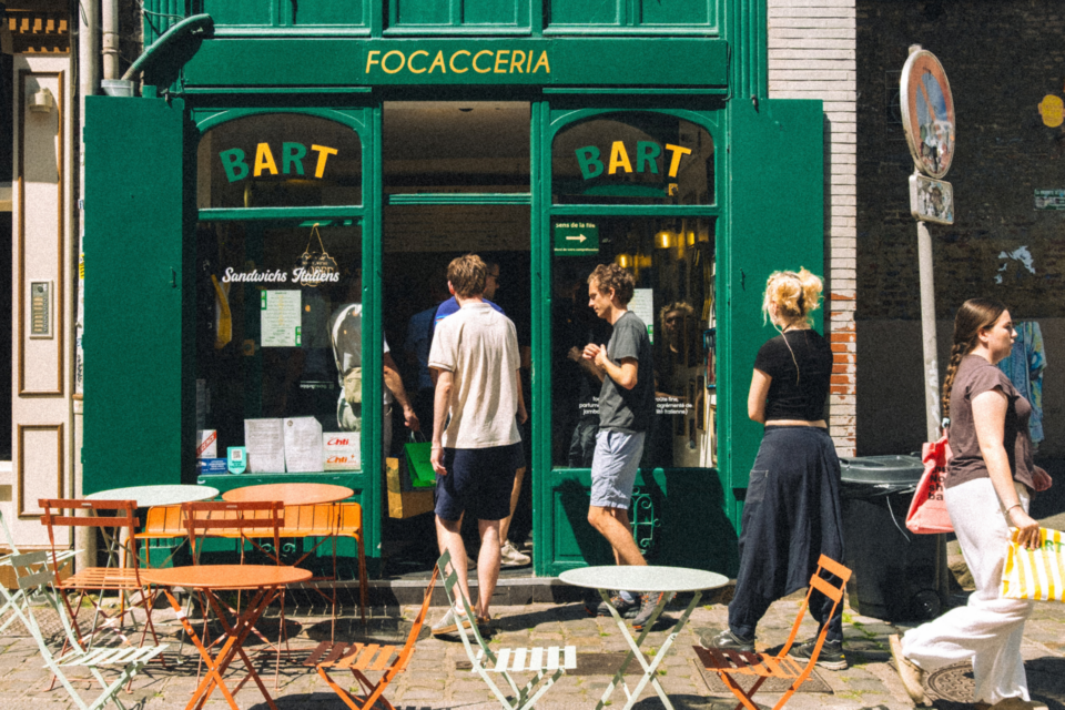 façade verte d’une focacceria italienne en terrasse