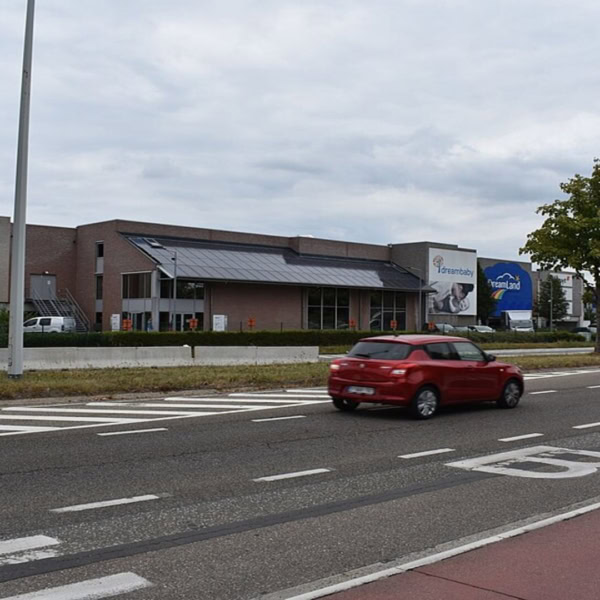 centre commercial colruyt et route urbaine
