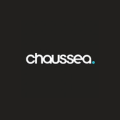 logo chaussea blanc sur fond noir minimaliste