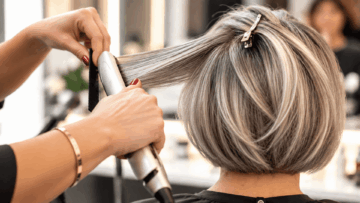 coiffure bob gris argenté au salon