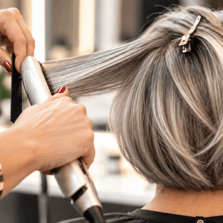coiffure bob gris argenté au salon