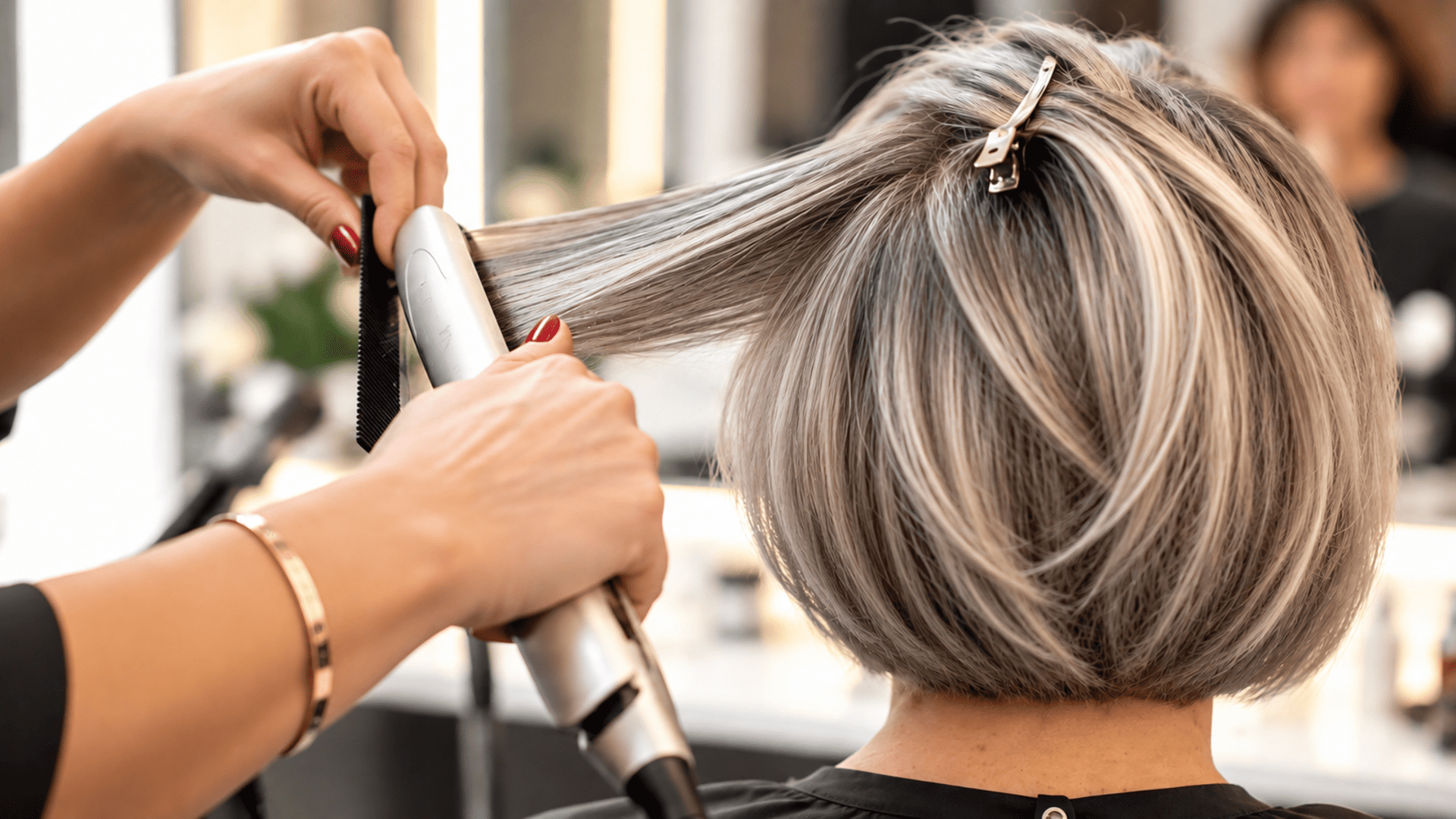 coiffure bob gris argenté au salon