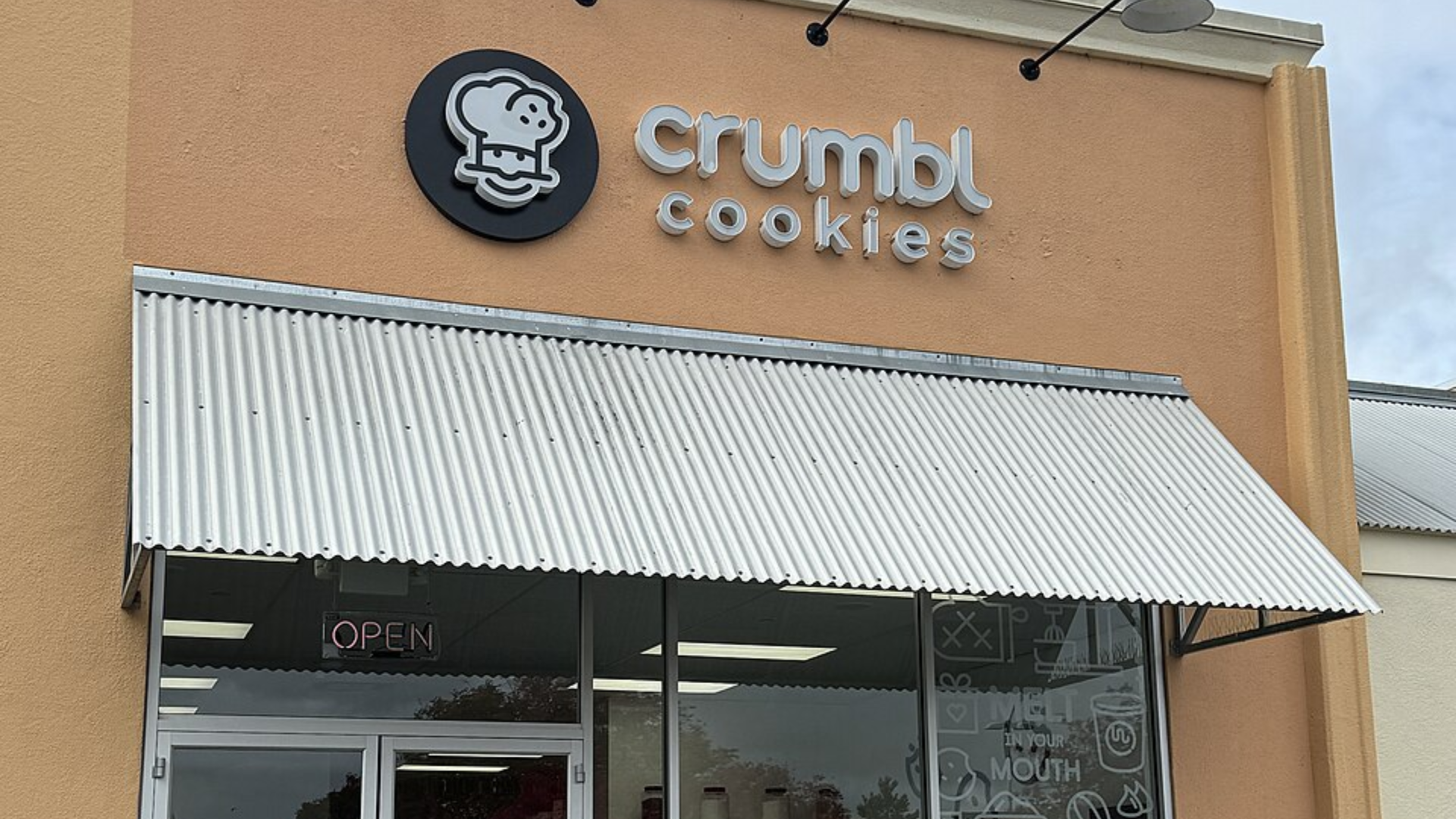 Crumbl's 57-Store Closure Signals Discretionary Goods Collapse | O2O Retail Contraction Warning for Food & Beverage Sellers