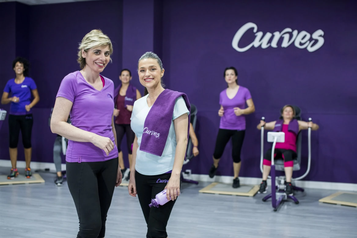 donne in allenamento nel centro fitness curves
