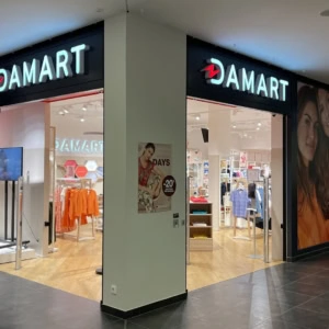 boutique damart moderne en centre commercial