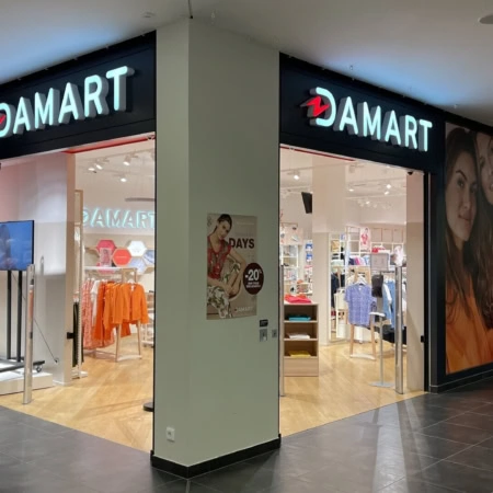 boutique damart moderne en centre commercial