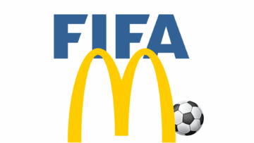 fifa y mcdonald’s con balón de fútbol