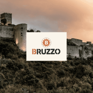 fortezza rocciosa bruzzo sotto cielo drammatico