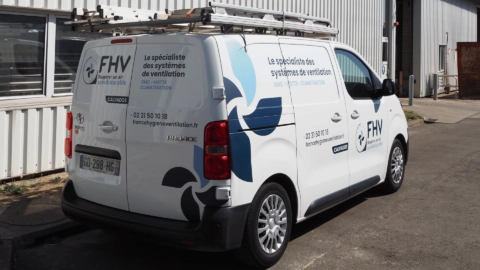 fourgonnette fhv de ventilation sur site industriel