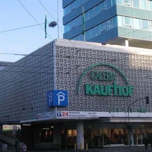 galeria kaufhof : centre commercial et parking urbain