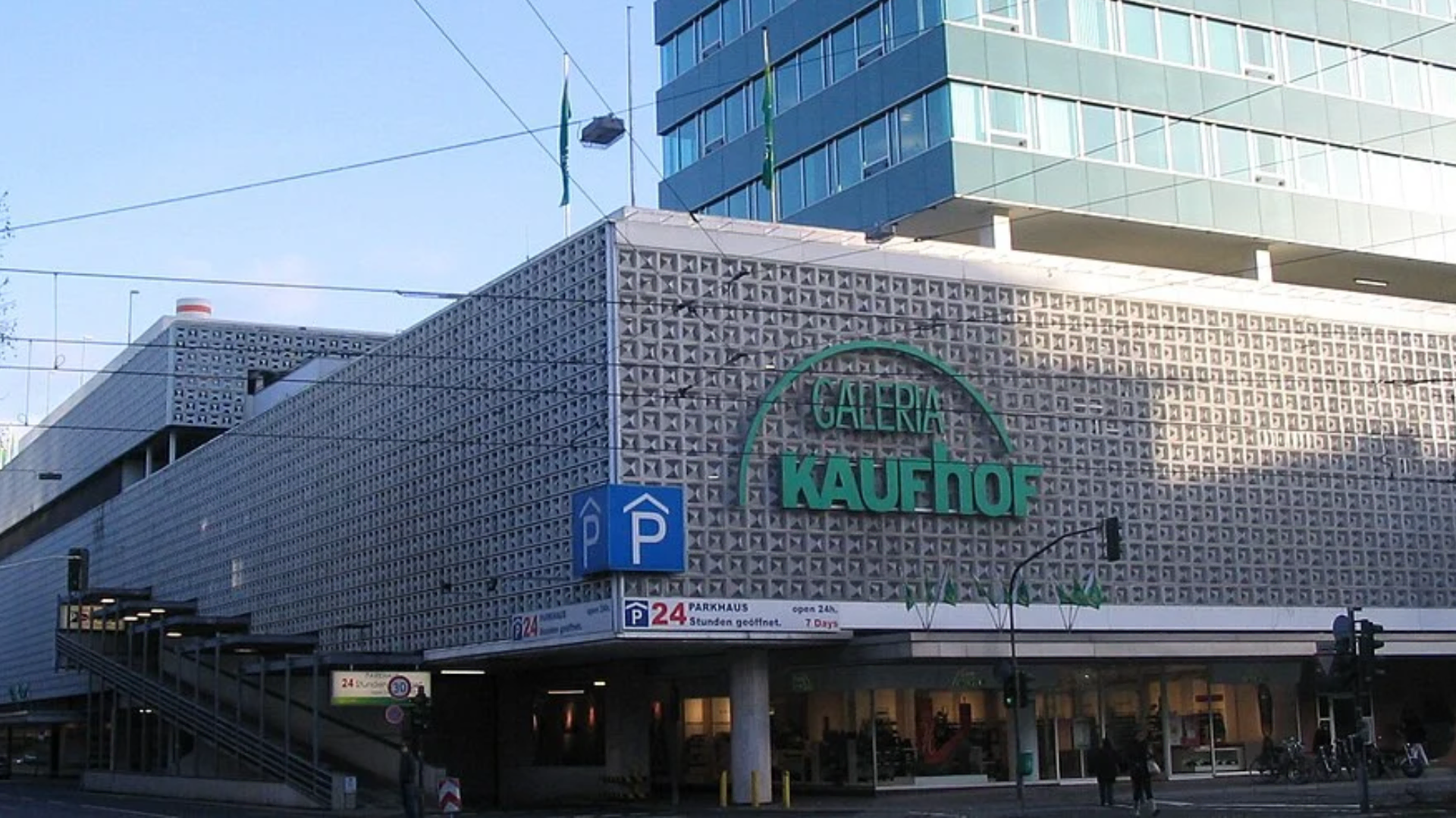 galeria kaufhof : centre commercial et parking urbain