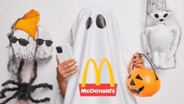 fantasma de halloween mcdonald’s con calabaza y teléfono