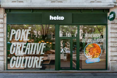 façade moderne du restaurant heiko poke