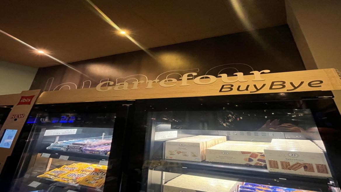 vitrine snack carrefour buybye à l’hôtel ibis