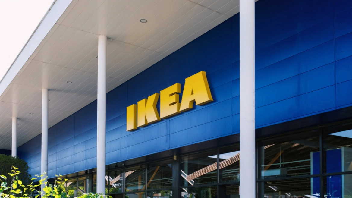 façade moderne d’ikea, enseigne jaune et bleu