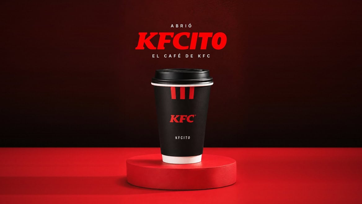 kfcito : café kfc sur podium rouge