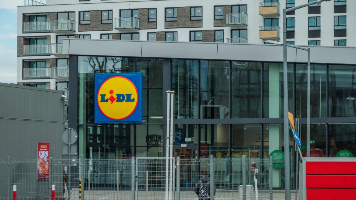 façade du lidl en immeuble urbain moderne