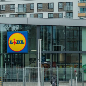 façade du lidl en immeuble urbain moderne